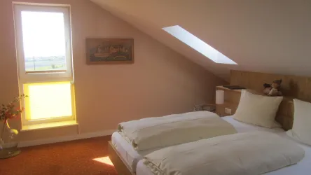 Zimmer mit externem Bad (© Glas Erich)