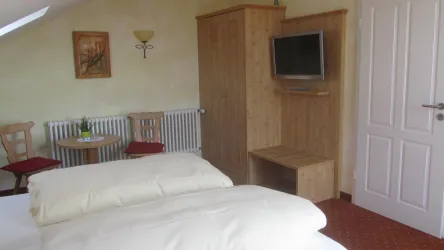 Zimmer mit externem Bad (© Glas Erich)
