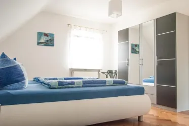 Schlafzimmer 1