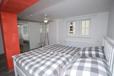 1. Stock: Schlafzimmer