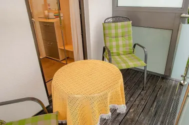 Balkon mit Markise - Ferienwohnung im DG (© Haus Storck - Ferienwohnungen in Gimmeldingen)
