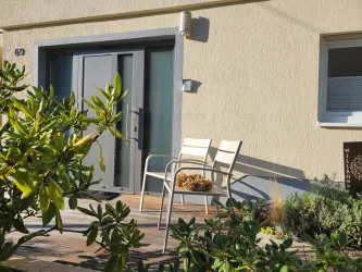 Sitzplatz Ferienwohnung vor der Tür