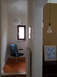 Blick ins Schlafzimmer und ins Vorzimmer Daniel