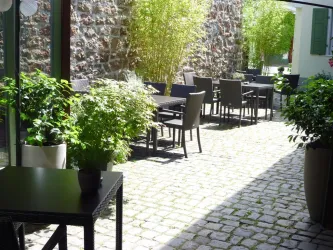 Rebstöckel Gästehaus . WeinHof & Vinothek Innenhof (© Rebstöckel Gästehaus . WeinHof & Vinothek)