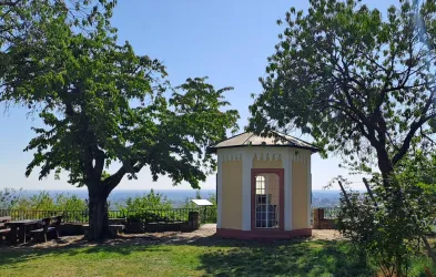 König Ludwig Pavillion im Sommer