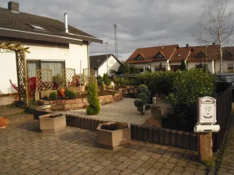 Einfahrt mit Parkplatz