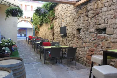 Innenhof (© Weingasthaus Fassdaube)