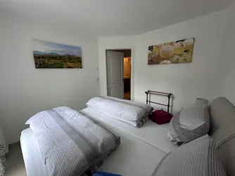 Blick vom Schlafzimmer Richtung Bad