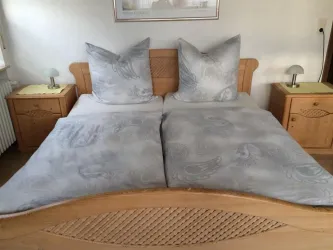 Schlafzimmer 1__