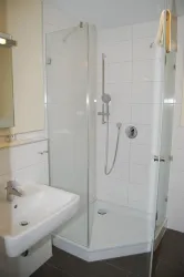 Bad Zimmer 1