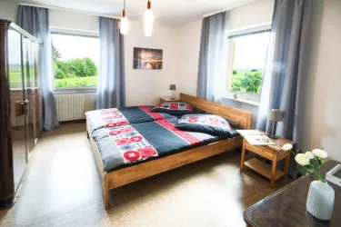 Etage 2 Schlafzimmer rechts mit Vorzimmer (© Silvia Adam-Gürkan)