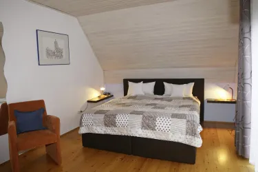 Schlafzimmer 1