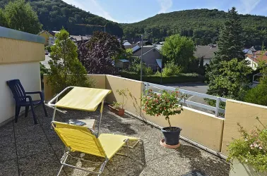 Nordwestterrasse, Blick auf Königsbach und Wald