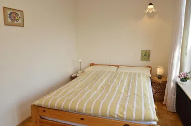Schlafzimmer mit Kingsize-Bett (1,40 m), an Südter
