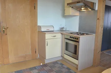 15 m² große Küche mit Esstisch