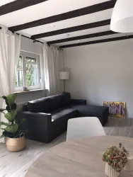 Wohn-/Schlafzimmer (Schlafcouch ausziehbar)