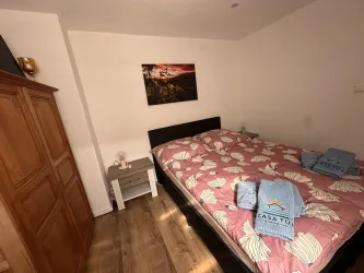 Schlafzimmer mit Doppelbett