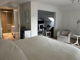 Nova Civita Schlafbereich mit Blick zur Badezimmer