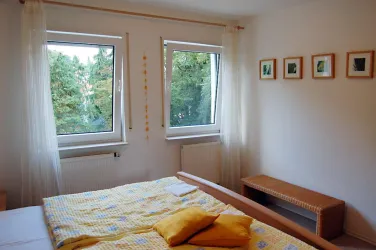 Geräumiges Schlafzimmer (© @ Iris mediadesign)