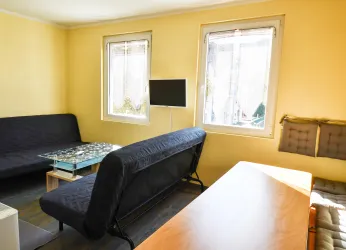 Wohnzimmer mit Schlafcouchen