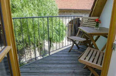 Apartment Idig - kleiner Balkon mit Blick auf Hof