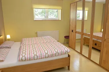 Schlafzimmer 2