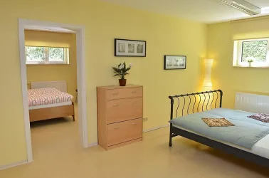 Schlafzimmer 1