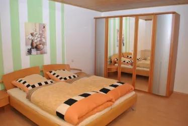 Schlafzimmer1