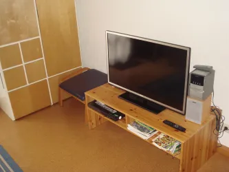 TV /Kleiderschrank