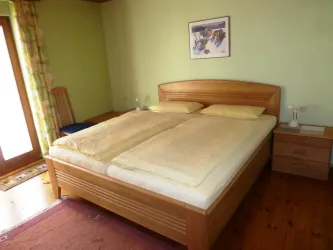 Schlafzimmer 1