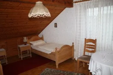 Schlafzimmer 1