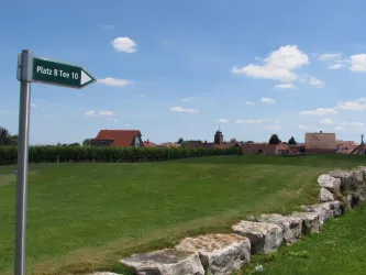 Golfplatz Bild 4, Wegweiser zum Golfplatz (© Urlaubsregion Freinsheim)
