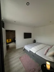 Schlafzimmer mit TV