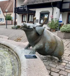 Wutz Saubrunnen Bornheim