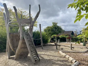 Klettergerüst Spielplatz Birkenstraße Bornheim