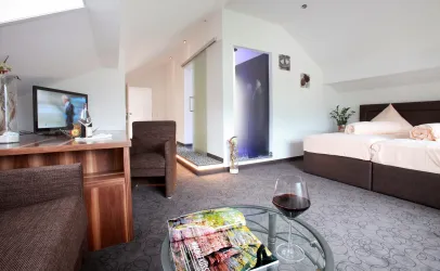 Studio Steinzeit modern art (© Hotel Am Hirschhorn)