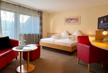 Landhaus-Zimmer1 (© Hotel Am Hirschhorn)