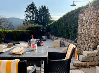 Ruhe-Terrasse (© Hotel Am Hirschhorn)