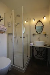 Rosemary & Thyme - Ensuite-Badezimmer (© No. 31 – Bed & Breakfast im Rosengarten)