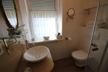 Suite Kapellens Rosengarten - Ensuite-Badezimmer (© No. 31 – Bed & Breakfast im Rosengarten)