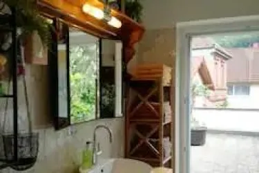 Bad mit Dusche und Badewanne