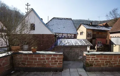 Aussenbereich Ferienhaus Lindelbrunn im Winter (© Andreas Becker)