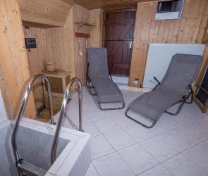 Ansicht I Sauna Ferienhaus Trifels (© Andreas Becker)