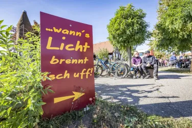 Weinpavillon Koch, wenns Licht brennt isch uff