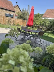 Blick zur Terrasse (© Vanessa Tröster)