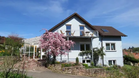 Das blaue Haus Balkon Fewo Lilie (© Harald Lehmann)