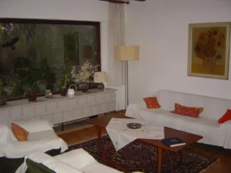 Wohnzimmer - Blick zum Garten (© Haus Talblick)