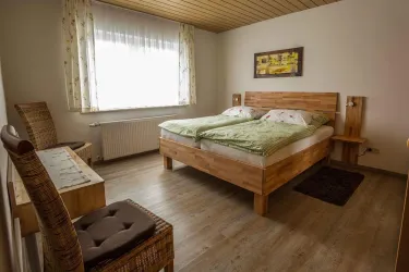 Schlafzimmer Ostseite Bild 1 (© Erika Thurau)