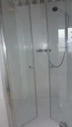 Dusche (© Erika Thurau)