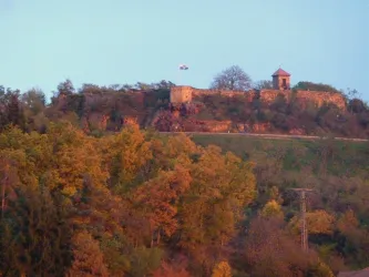 Blick aus Küche auf die Battenburg (© Erika Thurau)